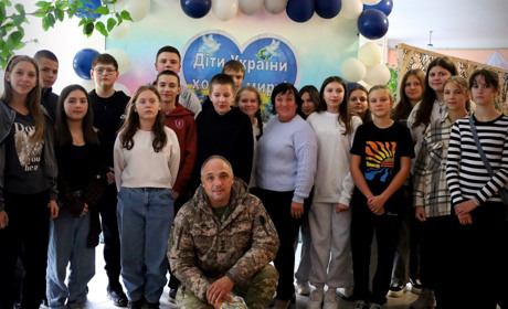 Командир 7-ї бригади тактичної авіації відвідав Сахновецьку школу та подякував за підтримку ЗСУ