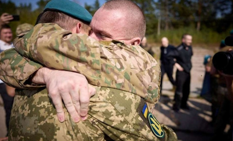 Звільнені з російського полону захисники отримуватимуть щомісячну допомогу в 50 тисяч гривень