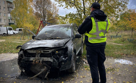 У Шостці ревнивець підпалив авто співмешканки і був затриманий