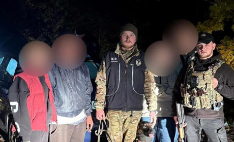 На Київщині поліцейські собаки врятували двох заблукалих грибників