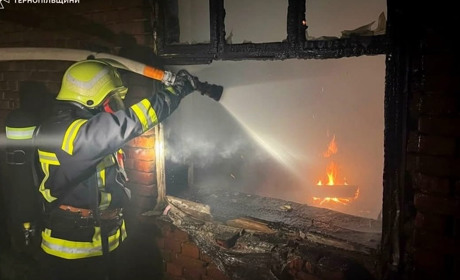 На Кременеччині загорілася житлова будівля