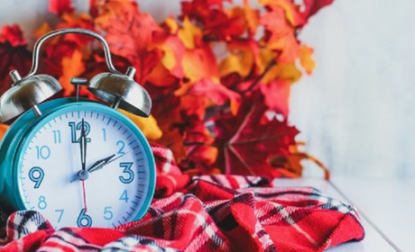 Україна переводить годинники: що варто знати про зимовий час 2025