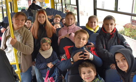 Для учнів Старокостянтинівської громади придбали новий автобус