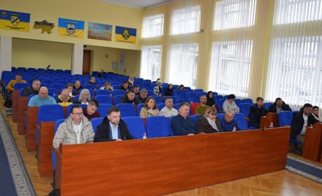 ​​​​​​​Сесія: допомога переселенцям, шана героям і звернення за гідні зарплати освітян