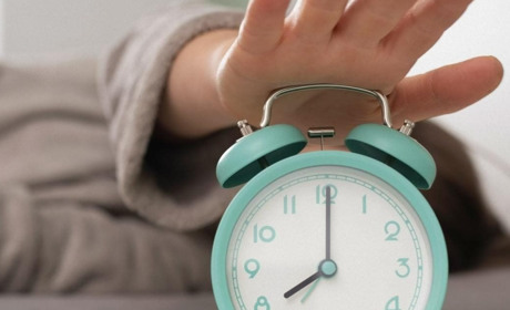 Коли переводимо годинники на зимовий час 2025 року