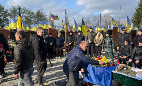 У Шостці провели в останню путь захисника із позивним "Дід"