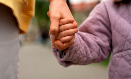 «Шлях батьківства»: в Україні стартувала програма для розвитку навичок батьківства