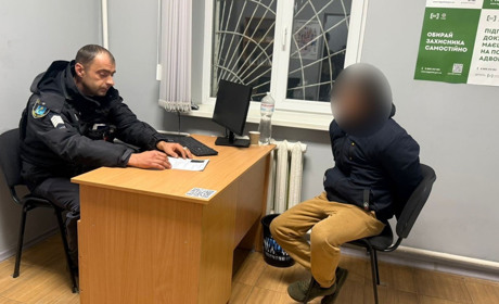 У Тростянці поліцейські вилучили у чоловіка чотири гранати та п'ять запалів