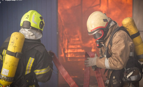 🔥Пожежа в Усатовому на СТО: горіли автомобілі та обладнання