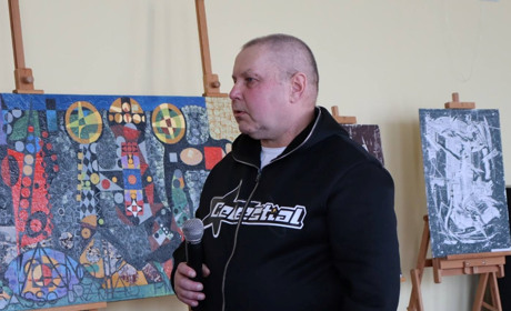 Мистецтво, що чіпляє: у Старокостянтинові відкрили виставку Віктора Куби