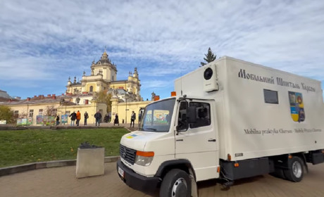 Мобільний шпиталь, створений волонтерами з трьох країн, рятує життя на Херсонщині