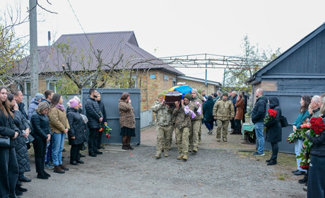 Він був сповнений світла й радості: у Кагарлику попрощалися із воїном Сергієм Радомом