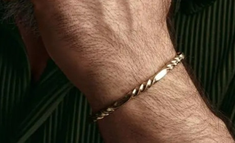 Золотий чоловічий браслет – це аксесуар, який допоможе створити вишуканий образ