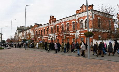Ніжинці провели в останню дорогу загиблого воїна Володимира Гурінова