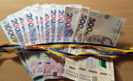 На Старокостянтинівщині випускники-сироти отримають грошову допомогу після втручання прокуратури