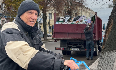 Сміття повні баки: чому в Глухові переповнені контейнери та що кажуть у ЖКГ