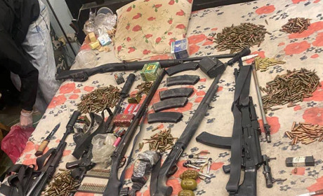 На Фастівщині 58-річний чоловік зберігав вдома арсенал зброї