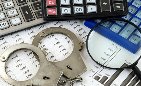 За завищені премії бухгалтерка лікарні під слідством