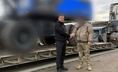 Артилеристи Херсонщини отримали сучасну інженерну техніку для фортифікацій