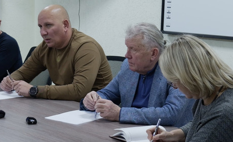 Ноутбуки, психологічна допомога та підземні школи: підсумки зустрічі влади з ветеранами Шосткинщини