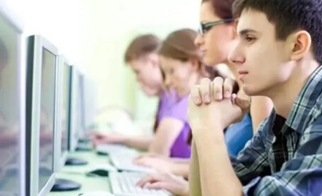 Формат НМТ у 2026 році залишили без змін: вступники складатимуть 4 предмети в один день