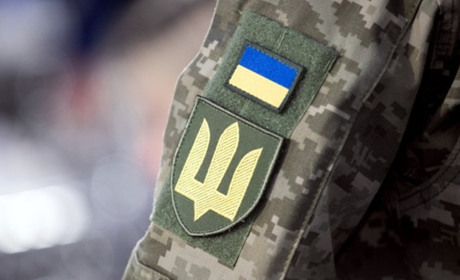 У Полтаві військового із групи оповіщення штовхнули під автівку