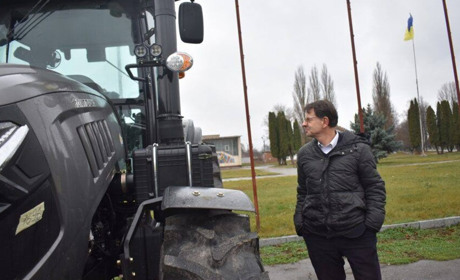 Швейцарія підсилює прикордонну Сумщину: Шостка отримала самоскид-маніпулятор для відновлення