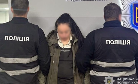 Ніжинські поліцейські затримали підозрювану у збуті наркотиків