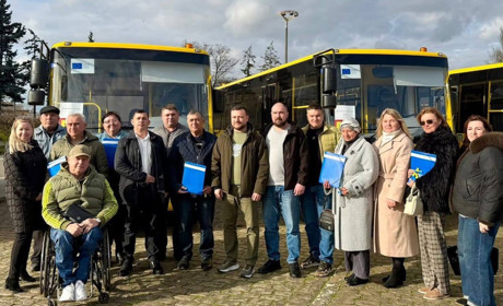 П’ять громад Одещини отримали нові шкільні автобуси (ФОТО)
