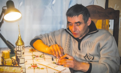 Замість 3D-принтера коробка сірників: історія майстра, який у 2015 році творив без технологій