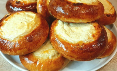 Ватрушки з сиром: покроковий рецепт пухкої випічки