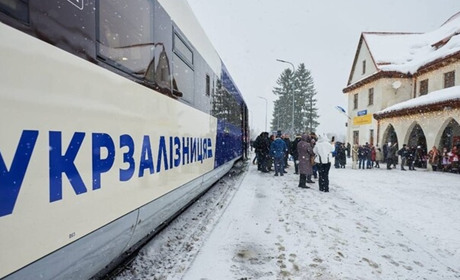 Подорожі на зимові свята: щогодинні поїзди до Львова та десятки нових рейсів від Укрзалізниці