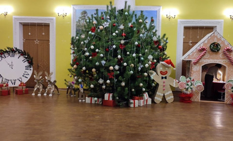 Попри виклики сьогодення, у Шостці засяяли вогні на головній ялинці міста