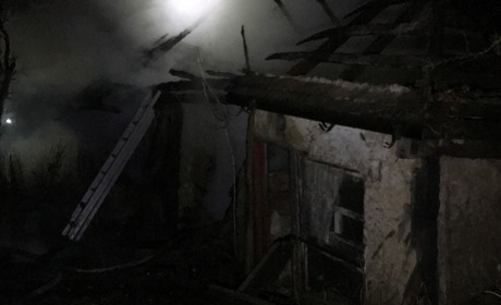 Пожежа посеред ночі в Ліщинці пошкодила хату