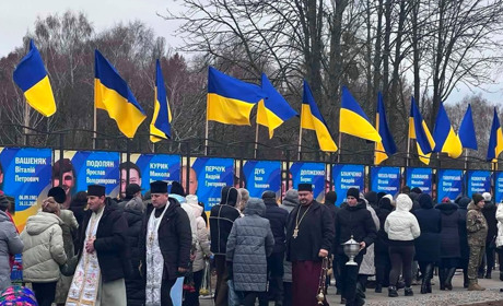 У Дівичківській громаді відкрили Алею полеглих Героїв: на ній розмістили 25 портретів