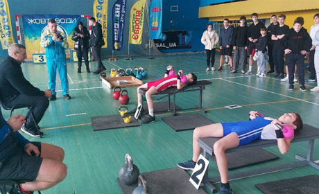 110 учасників з п’яти міст: у Жовтих Водах відбувся Відкритий Кубок з гирьового спорту