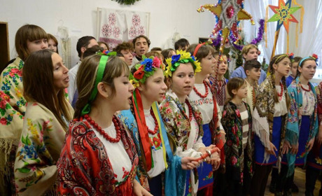 Запросіть коляду до хати: первомайський колектив «Джерельце» збиратиме кошти для ЗСУ