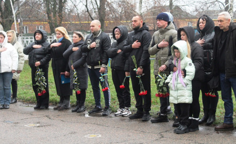 Ще дві меморіальні дошки з’явилися на стінах навчальних закладів міста