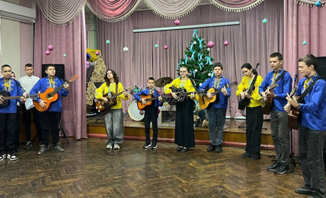 Яскраве дійство, вітання й подарунки: свято Миколая в Кагарлицькому центрі творчості