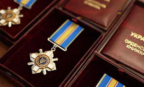 У Фастові з нагоди Дня Збройних Сил України вручили державні нагороди полеглим Захисникам