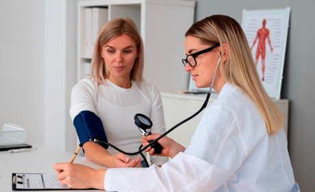 «Скринінг здоров'я 40+»: українцям надаватимуть 2000 грн на профілактичне обстеження