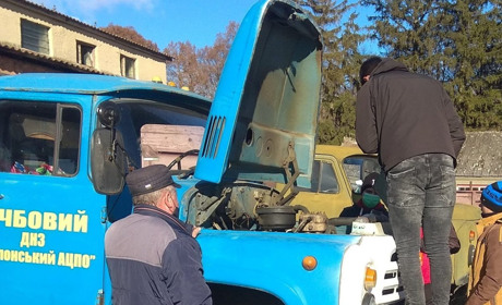 Жінки України освоюють “умовно” чоловічі професії за кошти держави: яких навчають у Полонному