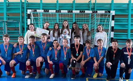 Ліцей №3 розгромив суперників на шкільному турнірі з футболу “Пліч-о-пліч”(ФОТО)