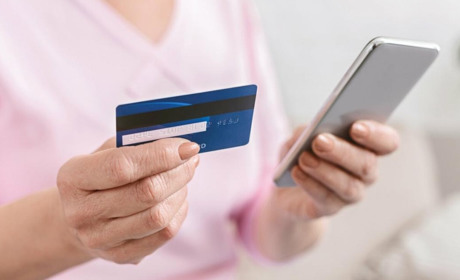 Мешканку Полонного ошукали на 29 тисяч гривень: зловмисник представився працівником банку