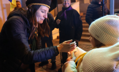 У Південноукраїнськ уперше привезли Вифлеємський вогонь миру