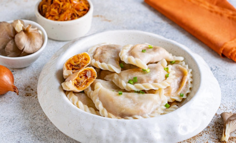 Пісні вареники з гливами і квашеною капустою: покроковий рецепт