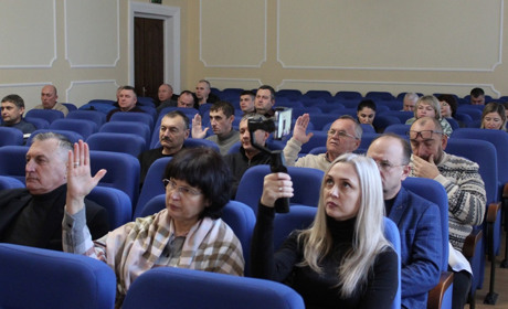 Гадяцька міська рада провела перше пленарне засідання сімдесятої сесії восьмого скликання