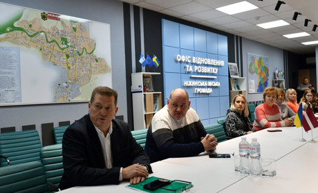 У Ніжині з гуманітарною місією перебувала латвійська делегація