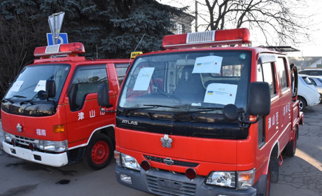 Старокостянтинівська громада отримала два пожежні автомобілі від Японії