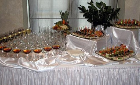 Як обрати бокали для напоїв на фуршеті чи банкеті